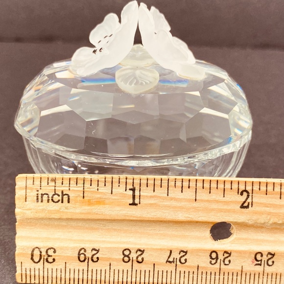 Swarovski Crystal Oval Flower Treasure Trinket Box Vintage '76-'88 - Picture 8 of 9